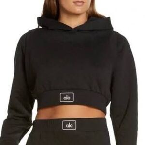 Alo Yoga Arena Quilted Cropped Hoodie in Small / Black